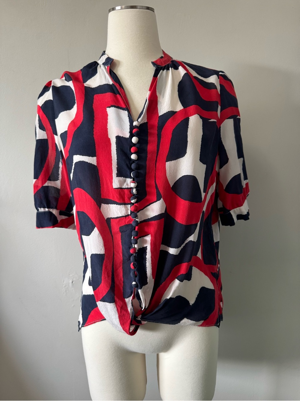 Lorenzo Romanza Abstract Geometric Button-Front Silk Blouse in  Size 36 Medium
